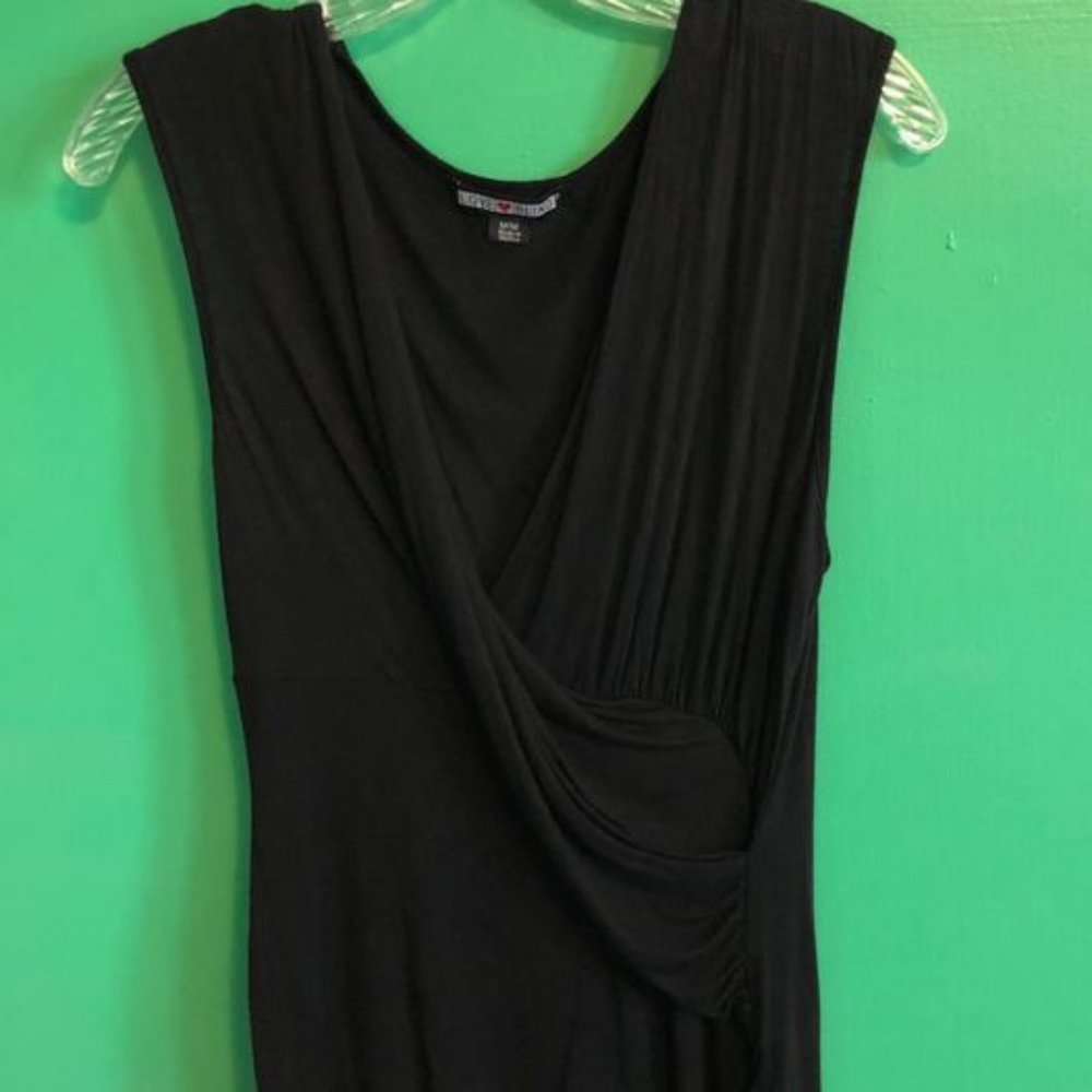 Love Blind Ladies Black Sleeveless Shell with Plunging Neckline Size medium